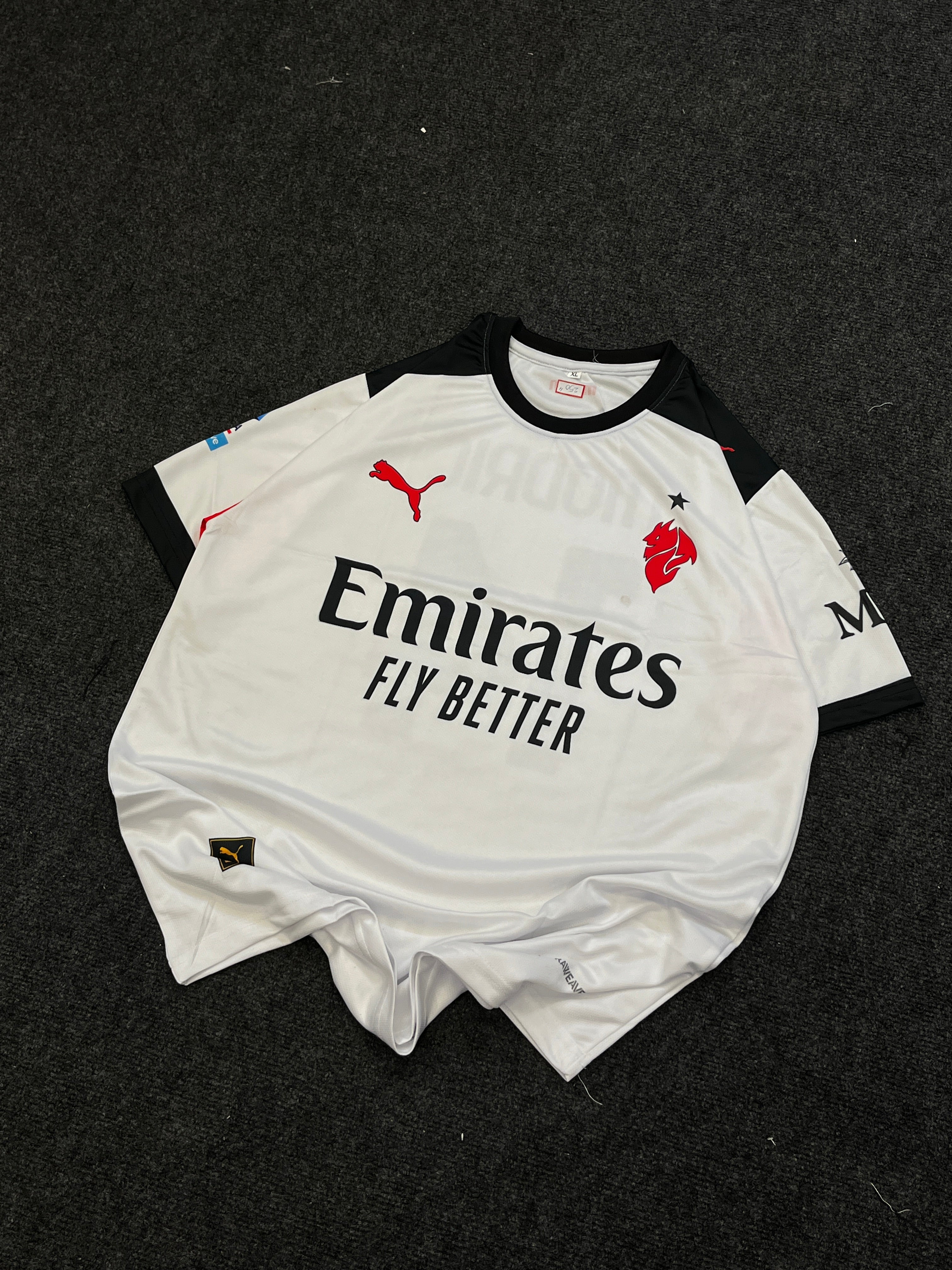 AC MILAN AWAY JERSEY MODRIC