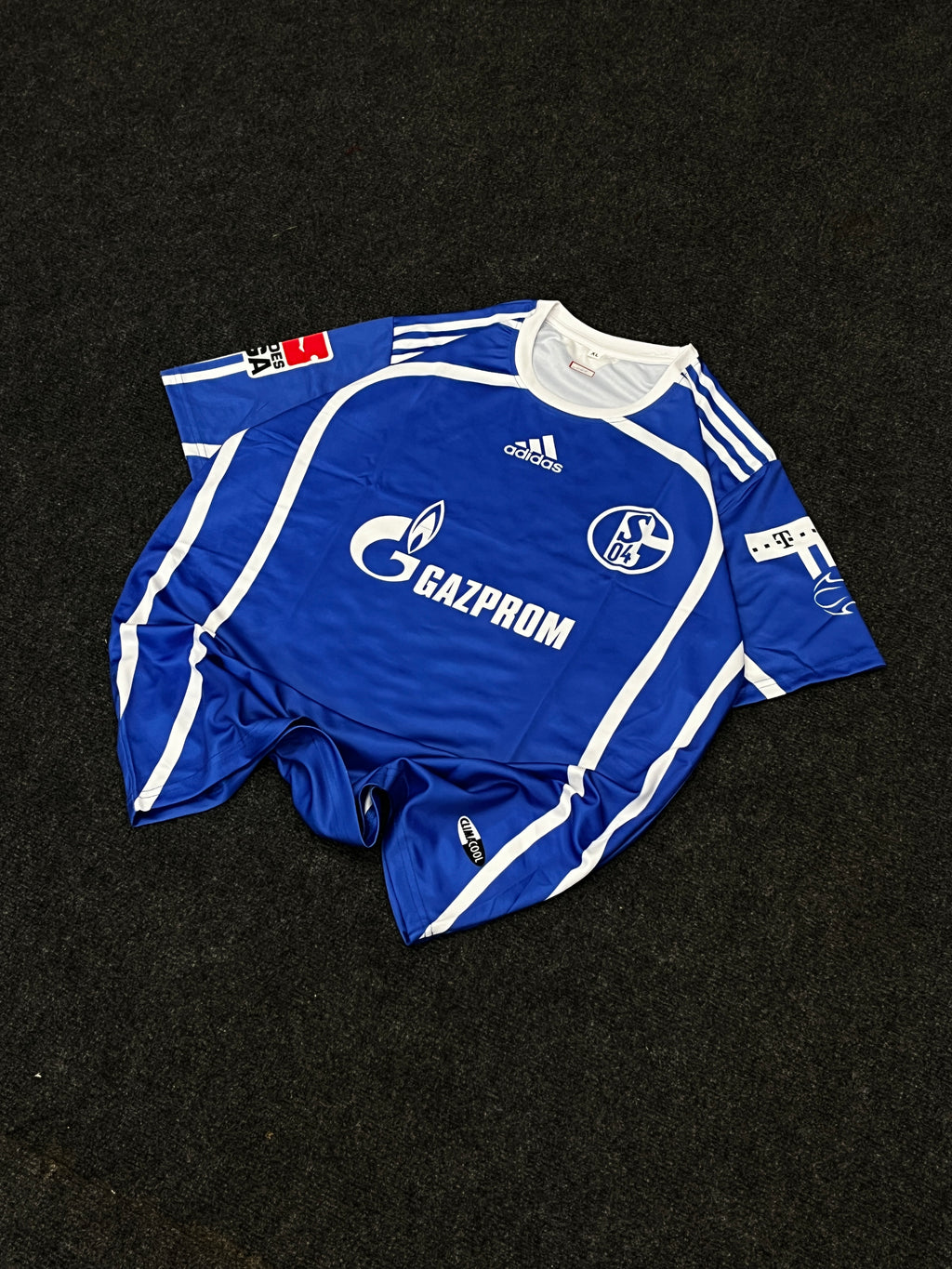 SCHALKE OZIL RETRO JERSEY