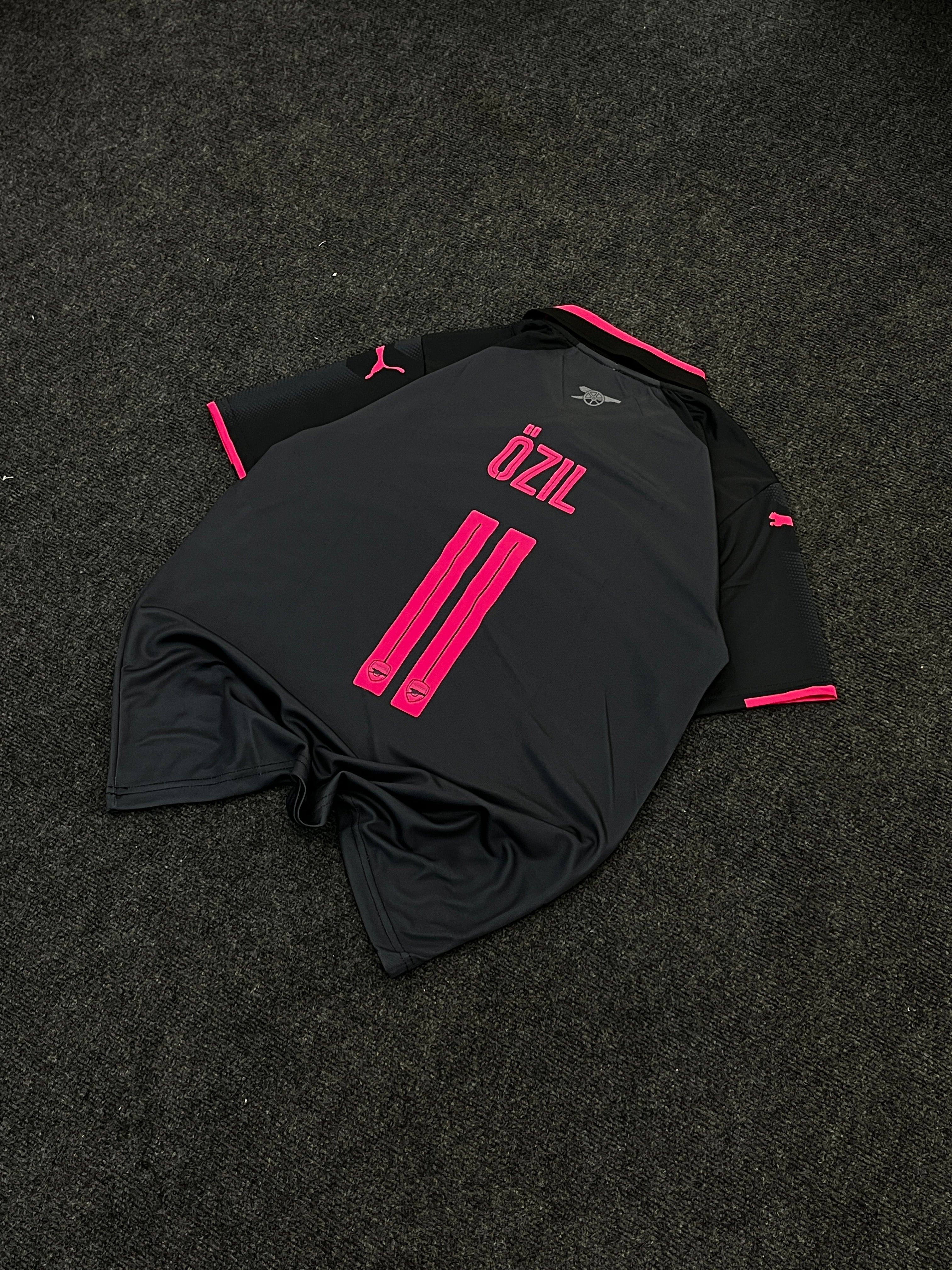 ARSENAL OZIL RETRO JERSEY