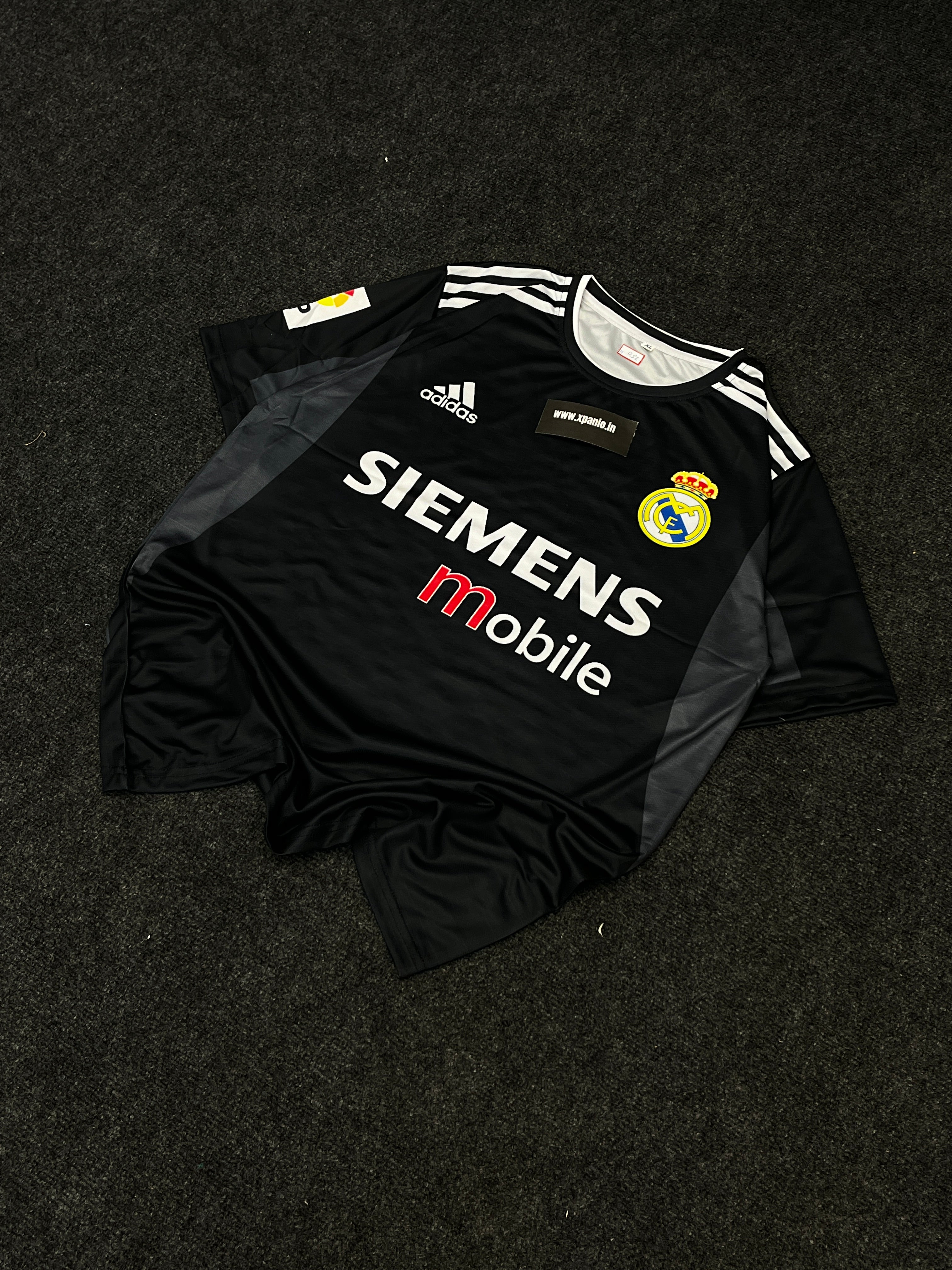 REAL MADRID RETRO JERSEY CARLOS