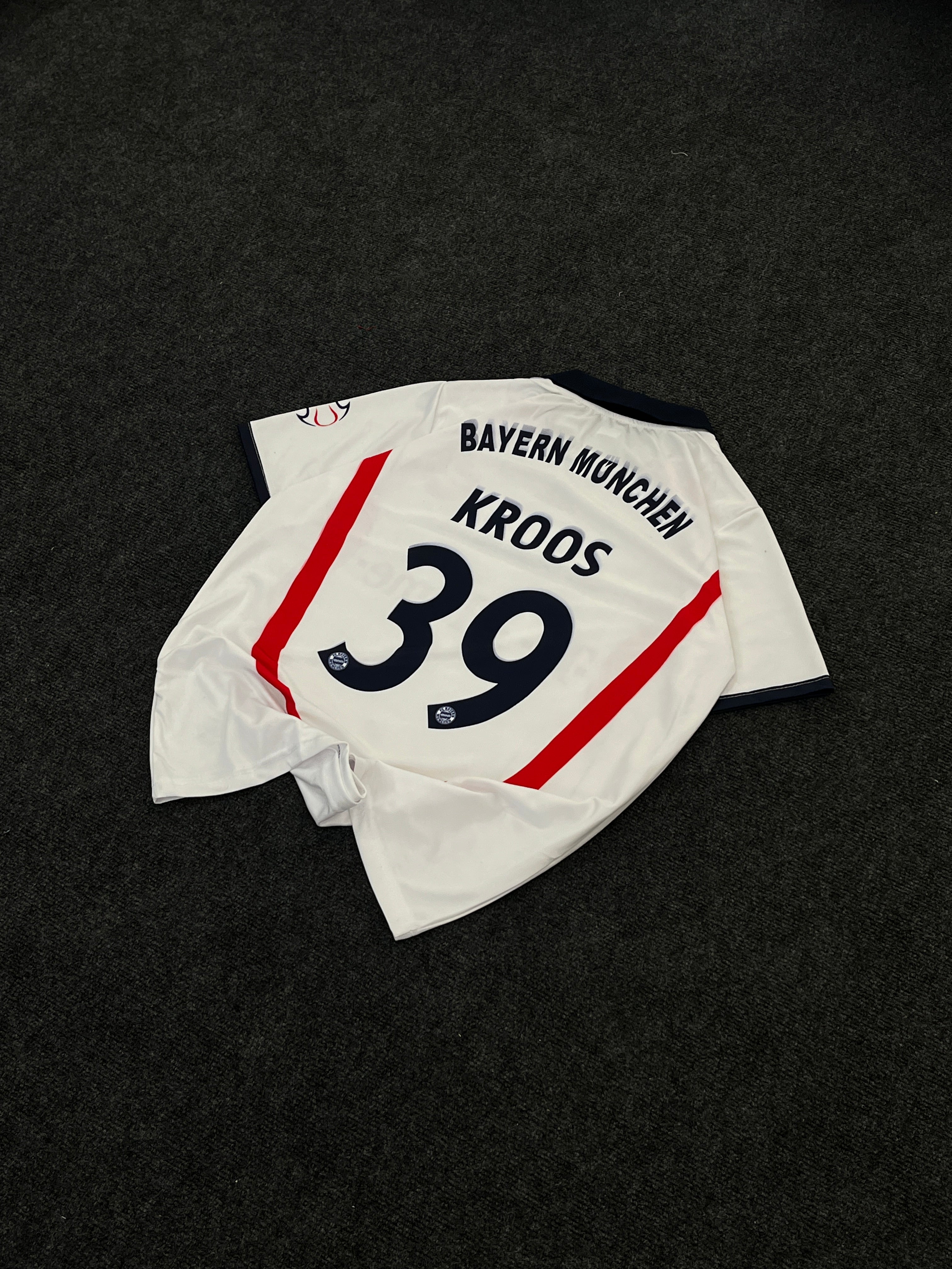 BAYERN TONI KROOS RETRO JERSEY