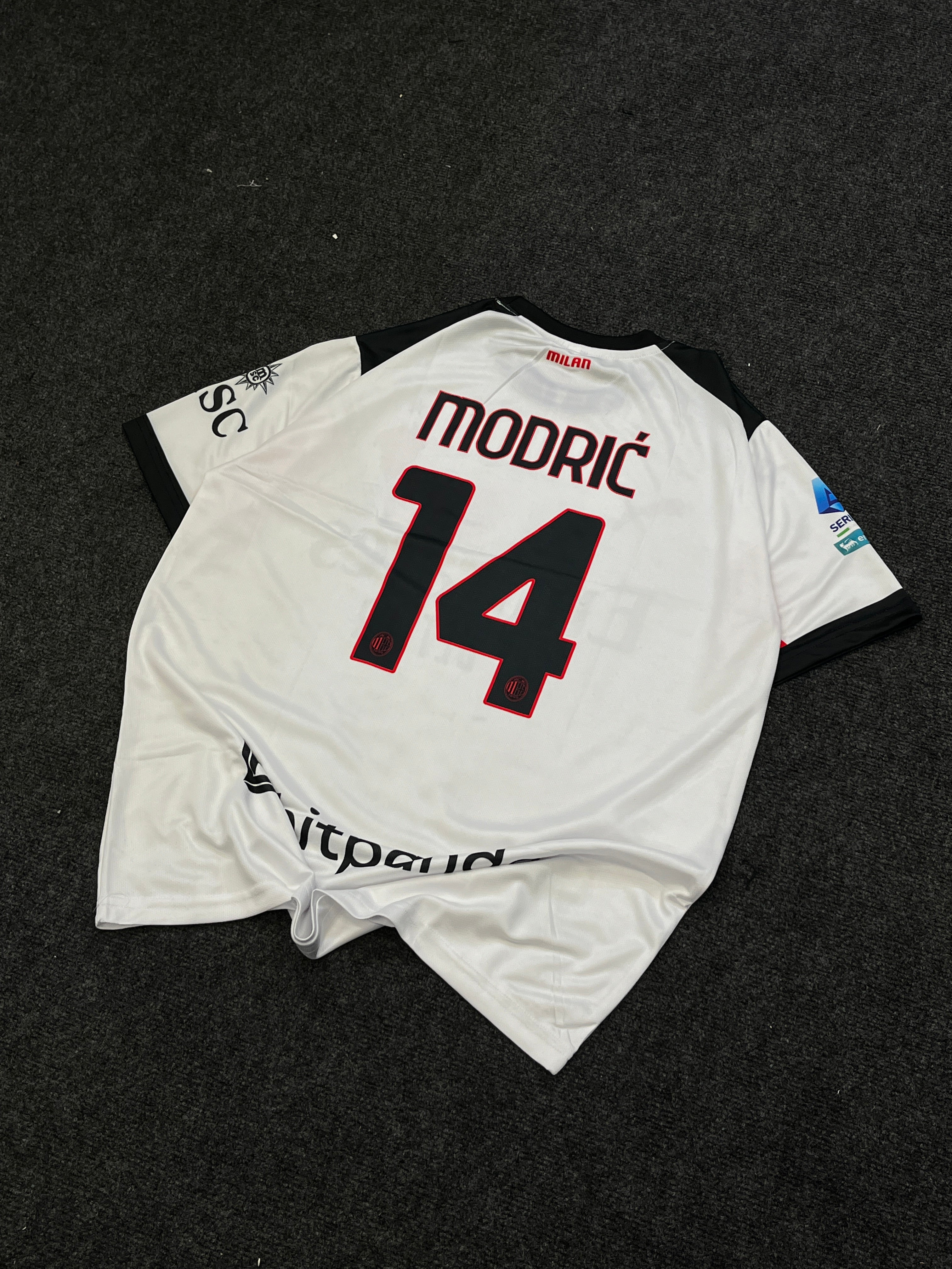 AC MILAN AWAY JERSEY MODRIC