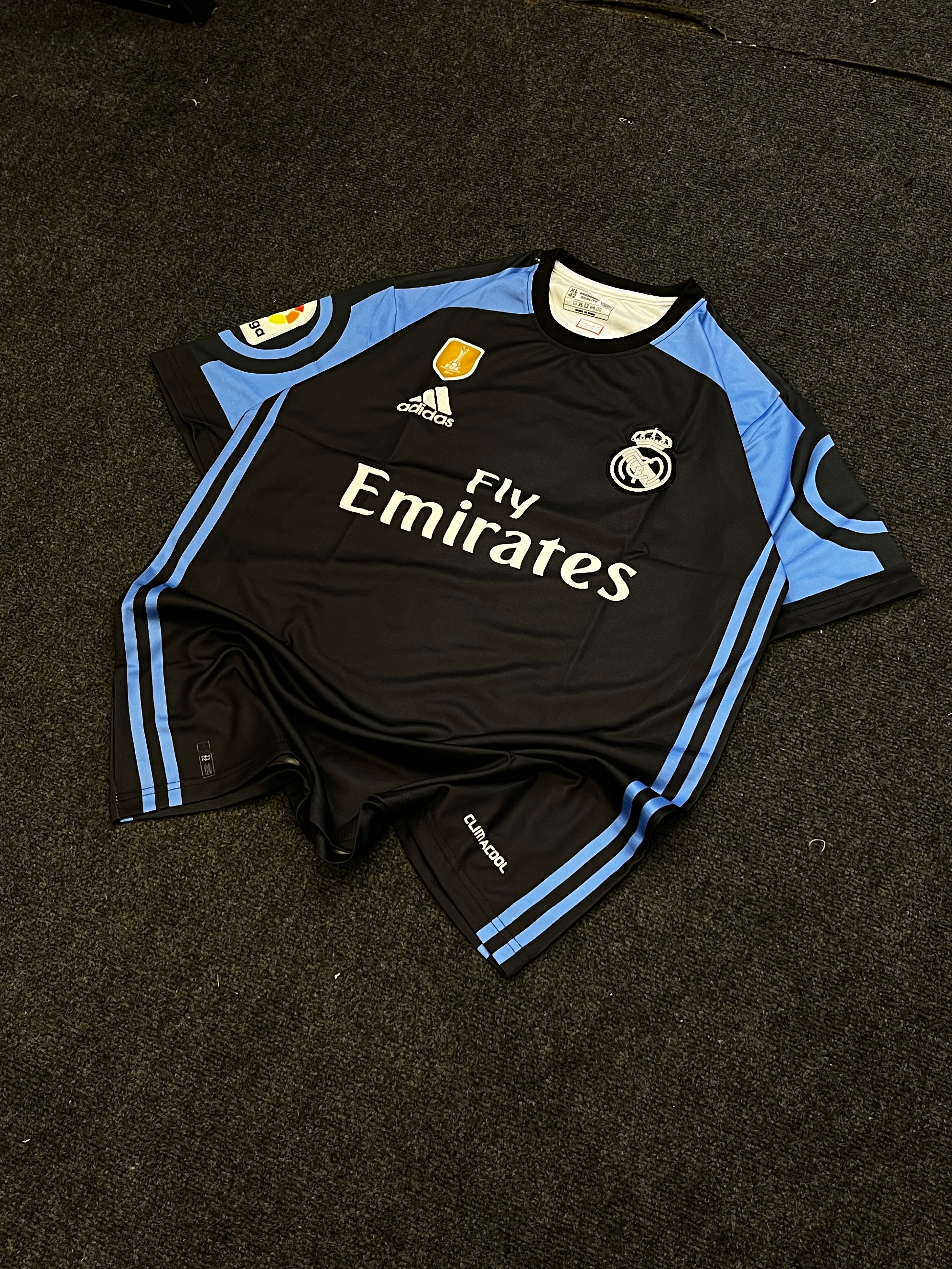 REAL MADRID RETRO JERSEY BALE