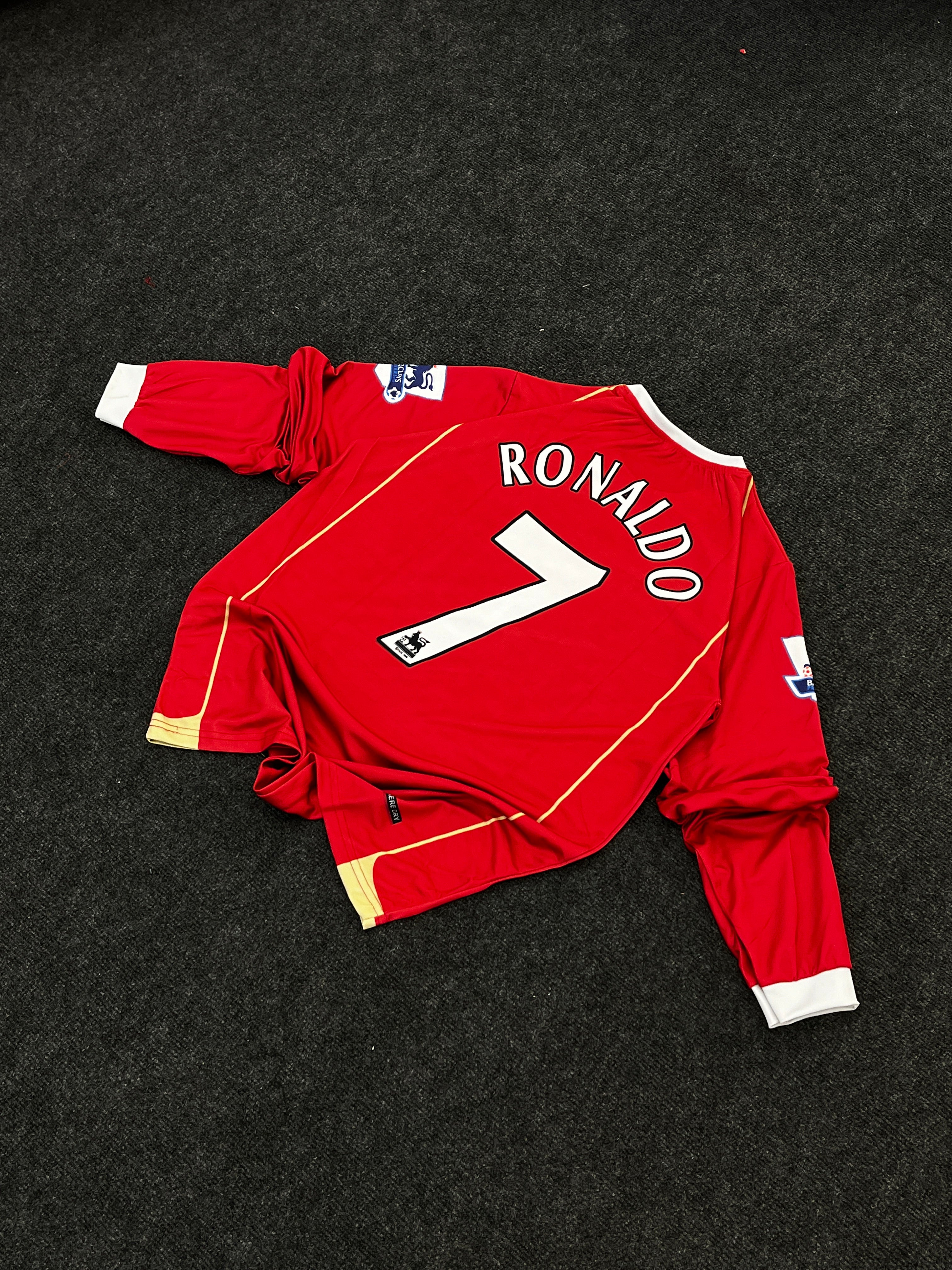 MANCHESTER UNITED RONALDO RETRO FULL SLEEVE