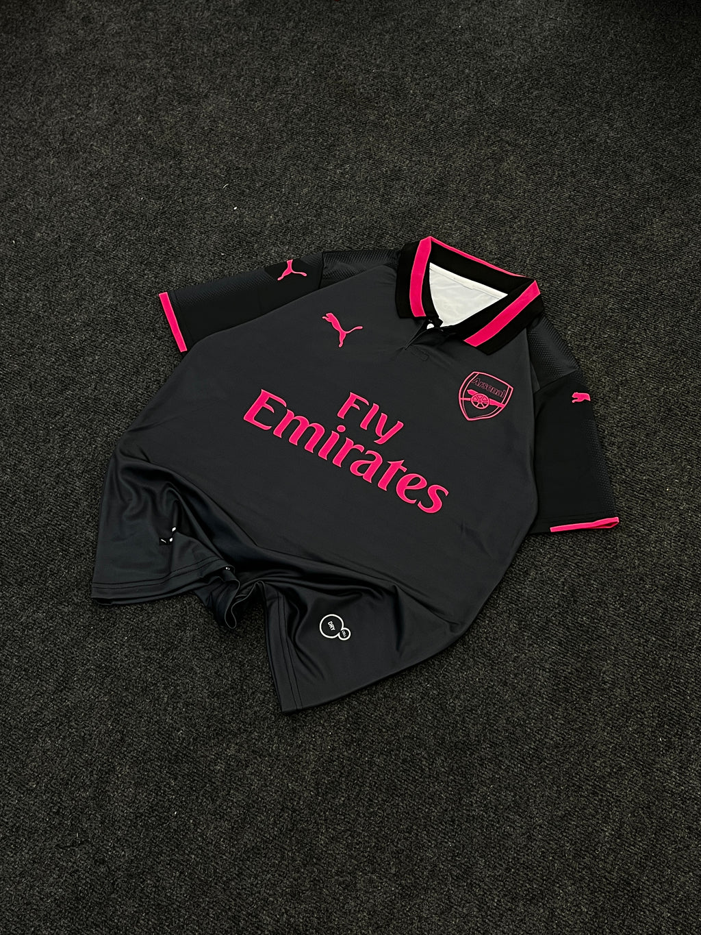 ARSENAL OZIL RETRO JERSEY